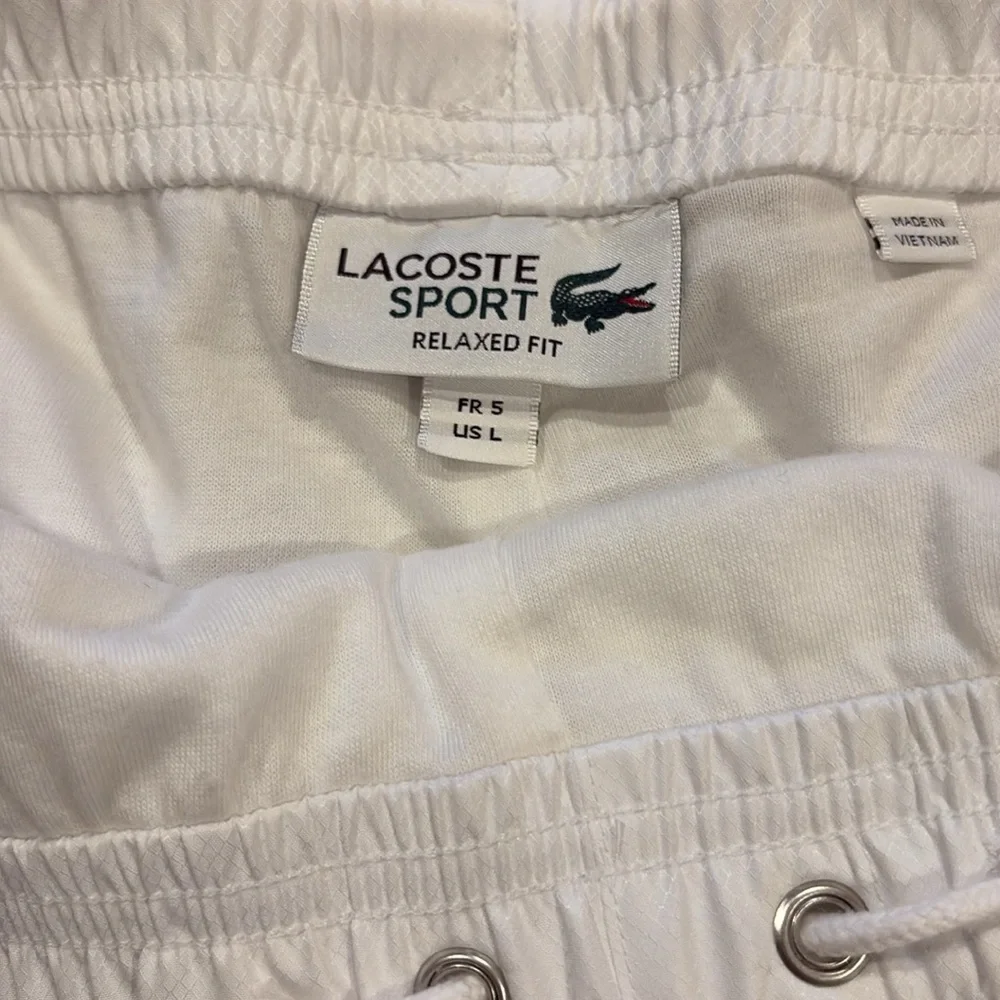 Lacoste Sport Relaxed Fit Shorts - Picture 3 of 3